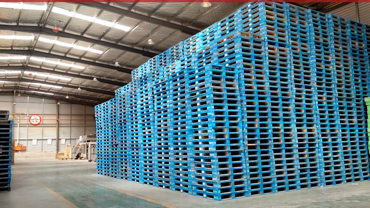 Pallet Rental vs. Purchasing: Which Is Better for Your Business?